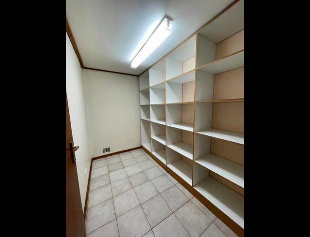 6 BEDROOM HOUSE FOR SALE IN PANORAMA